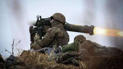 חייל פולני יורה טיל ספייק מתוצרת רפאל. | באדיבות רפאל