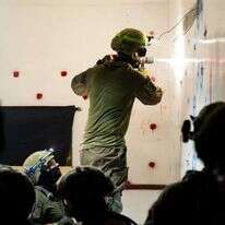 חיילי צה"ל לקראת הרס ביתו של המחבל שביצע את פיגוע הירי ורצח את האחים יגל. | דובר צה"ל