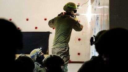 חיילי צה"ל לקראת הרס ביתו של המחבל שביצע את פיגוע הירי ורצח את האחים יגל. | דובר צה"ל