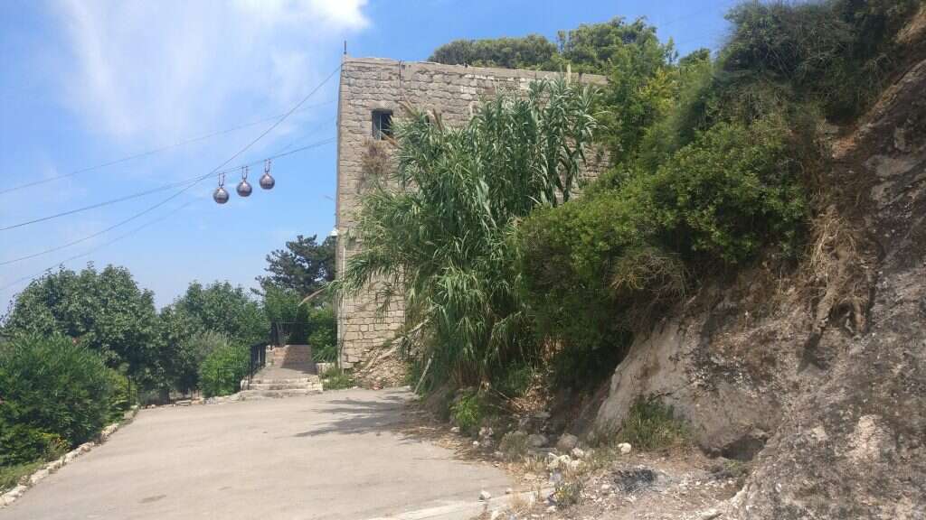 מערת אליהו. | check in out