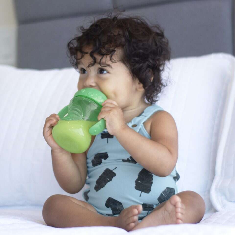 כוס מים NUBY לתינוקות. | יחצ חול כוס מים NUBY לתינוקות. | יחצ חול