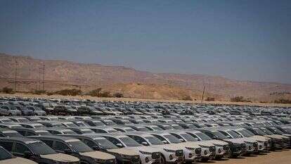 מגרש מכוניות באילת. | נועם רבקין פנטון - פלאש 90 מגרש מכוניות באילת. | נועם רבקין פנטון - פלאש 90