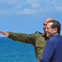 הנשיא הרצוג בביקור בבסיס שייטת 13 עם מפקד השייטת. | קובי גדעון, לע"מ