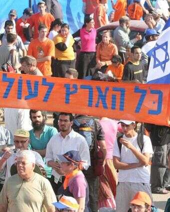 שעתה היפה של מועצת יש"ע. המחאה בכפר־מימון, 2005 | מרים צחי