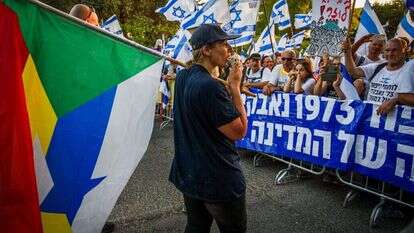 מפגינים בנווה אטי"ב בזמן שהזוג נתניהו נמצא בחופשה ביישוב. | איל מרגולין