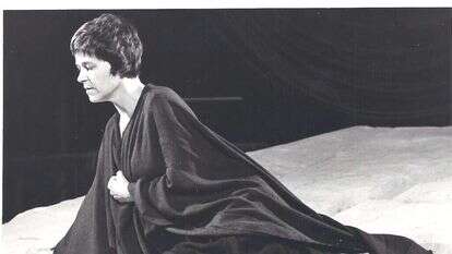 אורנה פורת בהצגה "אלקטרה" בתיאטרון הקאמרי, 1964. | ישראל הרמתי