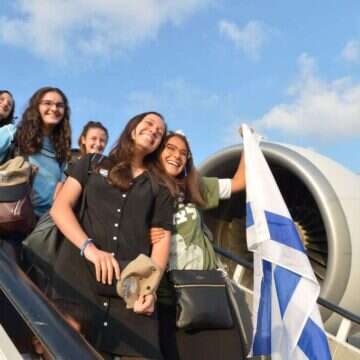 עולים חדשים נוחתים בנמל התעופה בן גוריון. למצולמים אין קשר לכתבה. | יוסי זליגר