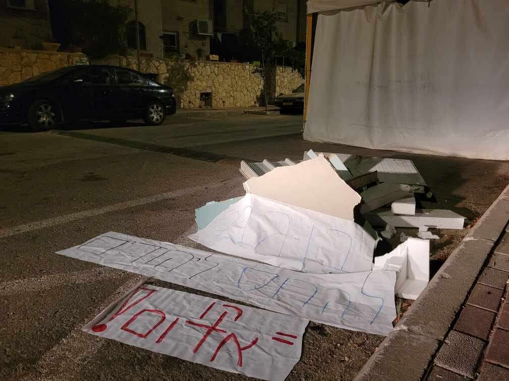 מחאה לפני בתיהם של סמוטריץ' ובן-גביר. | חופשי מחאה לפני בתיהם של סמוטריץ' ובן-גביר. | חופשי