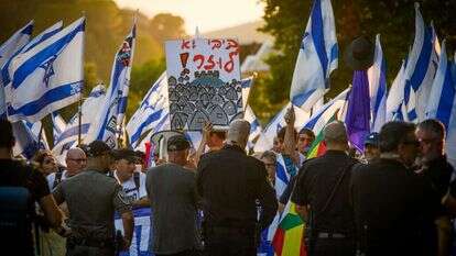 ההפגנות מול המלון בו שהה נתניהו במווה אטי"ב. | אייל מרגולין - פלאש 90