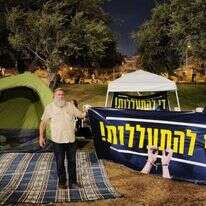 משפחותיהם של העצורים המנהליים והמורחקים המנהליים משטחי יהודיה ושומרון במחאה מול הכנסת