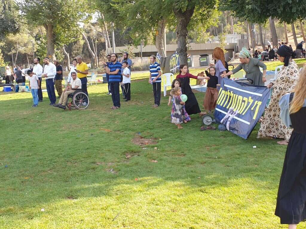 משפחותיהם של העצורים המנהליים והמורחקים המנהליים משטחי יהודיה ושומרון במחאה מול הכנסת משפחותיהם של העצורים המנהליים והמורחקים המנהליים משטחי יהודיה ושומרון במחאה מול הכנסת