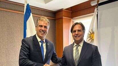 שר החוץ אלי כהן ונשיא אורוגוואי, לואיס אלברטו להקייה פאו. | משרד החוץ
