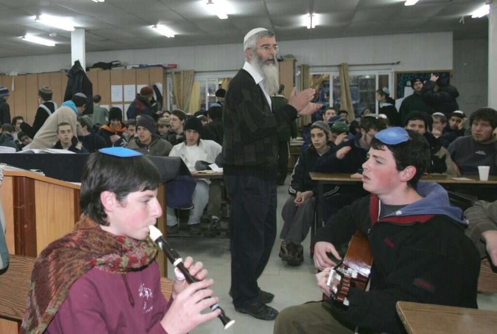 העיסוק המתמיד בגבולות משכיח את העולם שבפנים. התוועדות בישיבה, 2017. | מרים צחי העיסוק המתמיד בגבולות משכיח את העולם שבפנים. התוועדות בישיבה, 2017. | מרים צחי