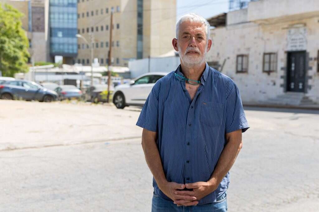 יצחק אשחר. | לירון מולדובן