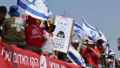 מחאת "אחים לנשק" נגד נתניהו. | JACK GUEZ / AFP