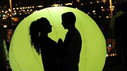 כמה ציפיות מונחות על כתפיו של גבר שיוצא לדייטים. | מנדי הכטמן - פלאש 90