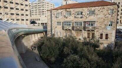 אחד מהבתים שבבעלות ההקדש, סמוך לגשר המיתרים בכניסה לירושלים. | נועם ריבקין פנטון, פלאש 90