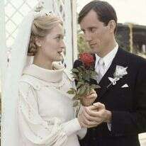 סצנת חתונה בשנות השלושים בברלין, בגילומם של מריל סטריפ וג'יימס וודס. מתוך הסדרה "שואה". | גטי אימג'ס