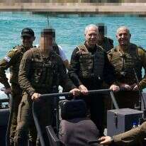 גלנט בביקור בבסיס שייטת 13 בעתלית, שלשום. | אריאל חרמוני, משרד הביטחון