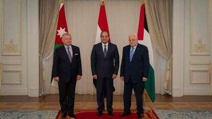 אבו־מאזן, א־סיסי ועבדאללה,  באל־עלמיין, באוגוסט האחרון. | איי.אף.פי / ארמון המלוכה הירדני