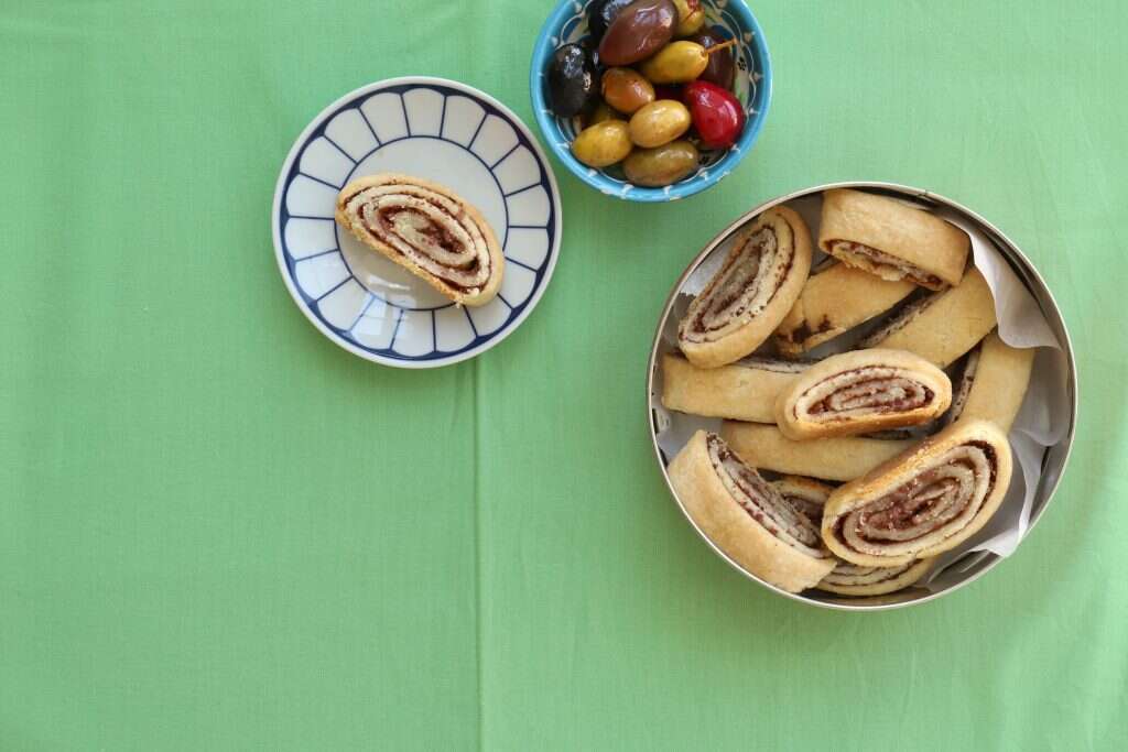 מגולגלות מלוחות במילוי טפנד זיתים. | אפרת ליכטנשטט