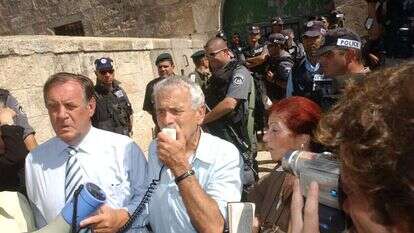 פעיל הר הבית גרשון סלומון בשערי ההר, 2003. | פלאש 90