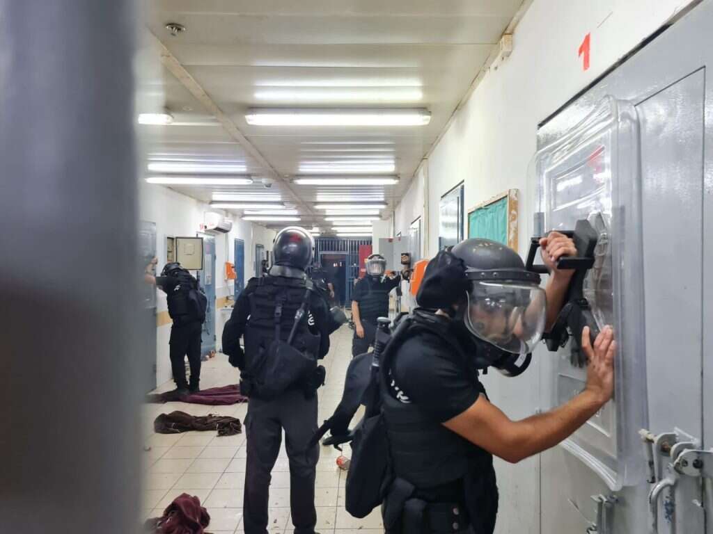 אנשי שב"ס לאחר הפרות סדר בכלא, ארכיון. | דוברות שב"ס