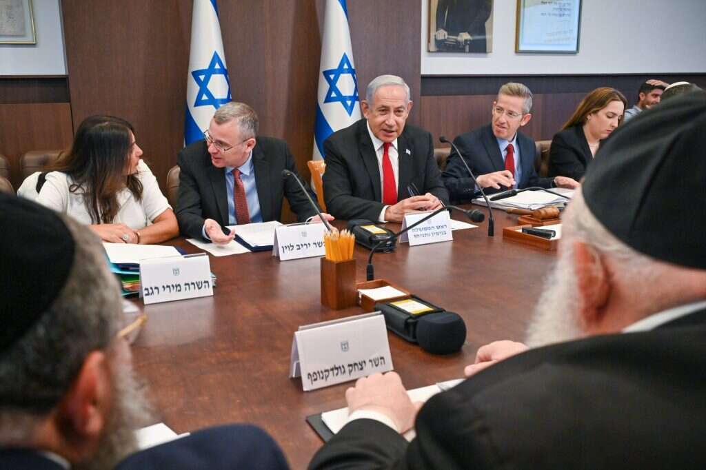 ישיבת ממשלה,. | קובי גדעון, לע"מ