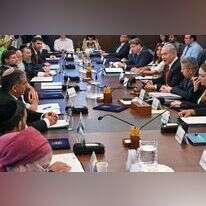 ישיבת ממשלה. | קובי גדעון, לע"מ