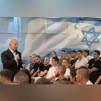 נתניהו בעת שיחתו עם המתגייסם החדשים. | עמוס בן גרשום לע"מ