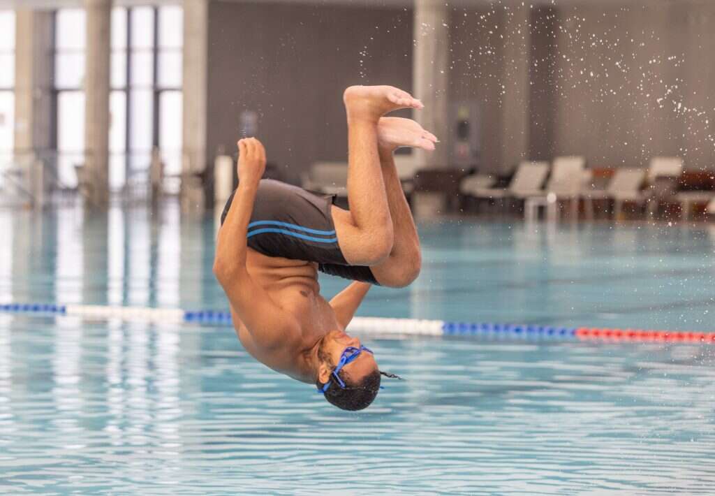 קפיצת הדרך בשיטת "סלטה ושמנה". | יוסי אלוני קפיצת הדרך בשיטת "סלטה ושמנה". | יוסי אלוני