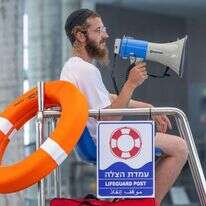 סדרנים, 3 מצילים, 2 גלגלי איחוד הצלה ואחת תפילה לאלוקינו. | יוסי אלוני