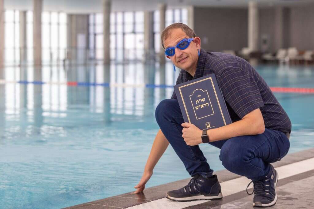 גיל סלוביק בהכנות קדחתניות לקפיצת הראש. | יוסי אלוני גיל סלוביק בהכנות קדחתניות לקפיצת הראש. | יוסי אלוני