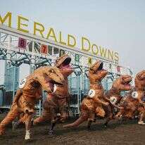 מירוץ "אליפות העולם לטי-רקס", במדינת וושינגטון שבארה"ב. | Lindsey Wasson, AP