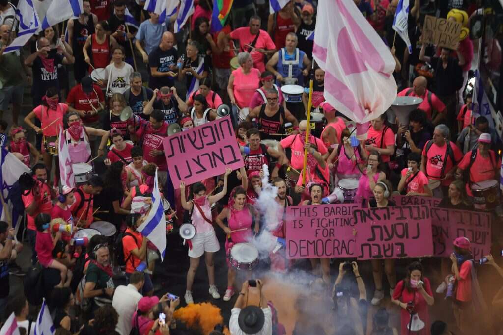 מפגינים נגד הרפורמה המשפטית. | EPA