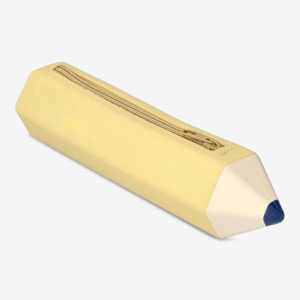 קלמר מעוצב בצורת עפרון. מחיר: 30 ש"ח. | Flying Tiger Copenhagen