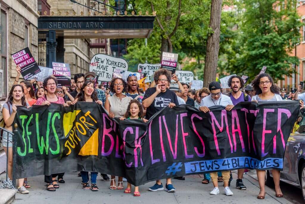 הכול נרטיב, הכול פוליטי. יהודים מפגינים למען "חיי שחורים נחשבים". | גטי אימג'ס