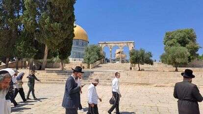 עבודות בלתי מאושרות. שיפוצים בכיפת השלשלת, אתמול