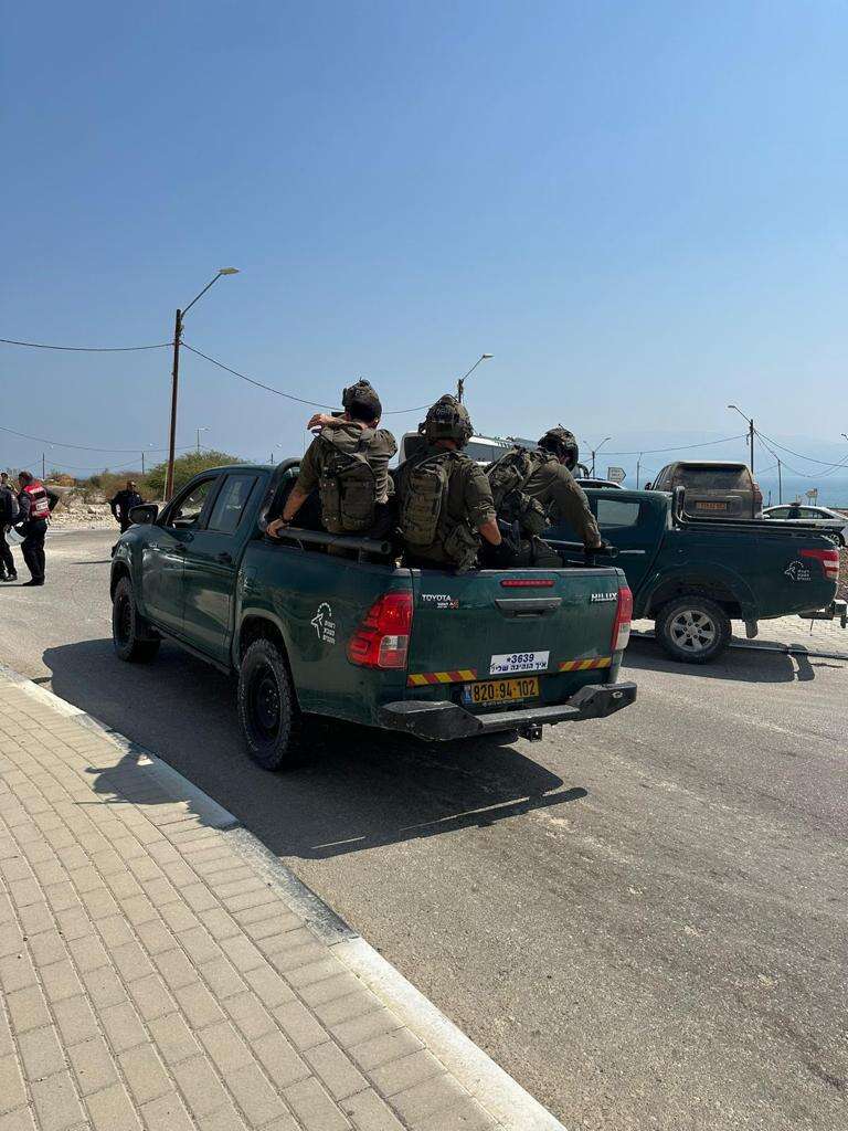 לוחמי 669 מסייעים בפינוי הפצועים ממפולת הסלעים בנחל דוד, עין גדי. | דו"צ