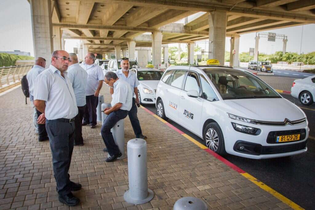 נהגי מונית בנתב"ג. | פלאש 90