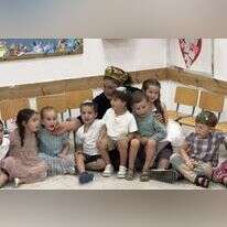 בת שבע ז"ל עם ילדי הגן