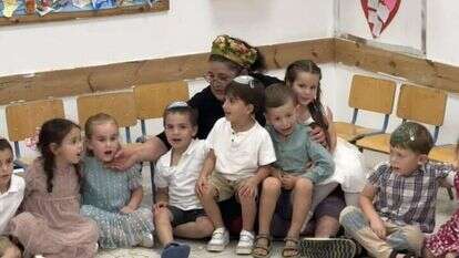 בת שבע ז"ל עם ילדי הגן בת שבע ז"ל עם ילדי הגן