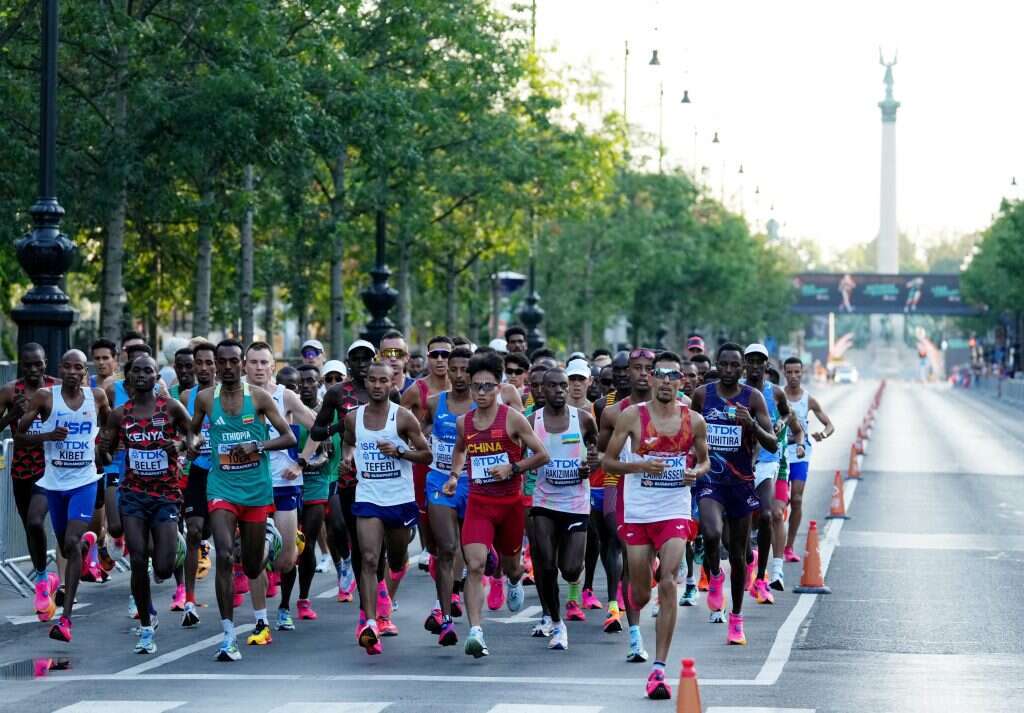 הרצים במרתון בהונגריה. | EPA / ALEKSANDRA SZMIGIEL