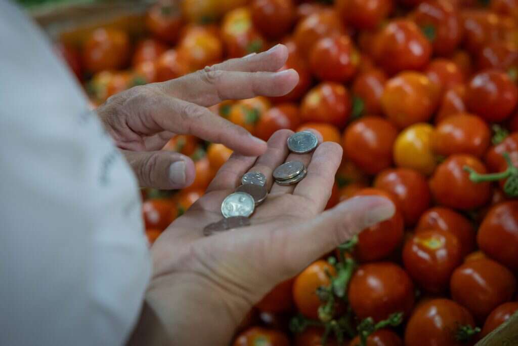 דוכני ירקות ופירות בשוק מחנה יהודה. | חיים גולדברג - פלאש 90