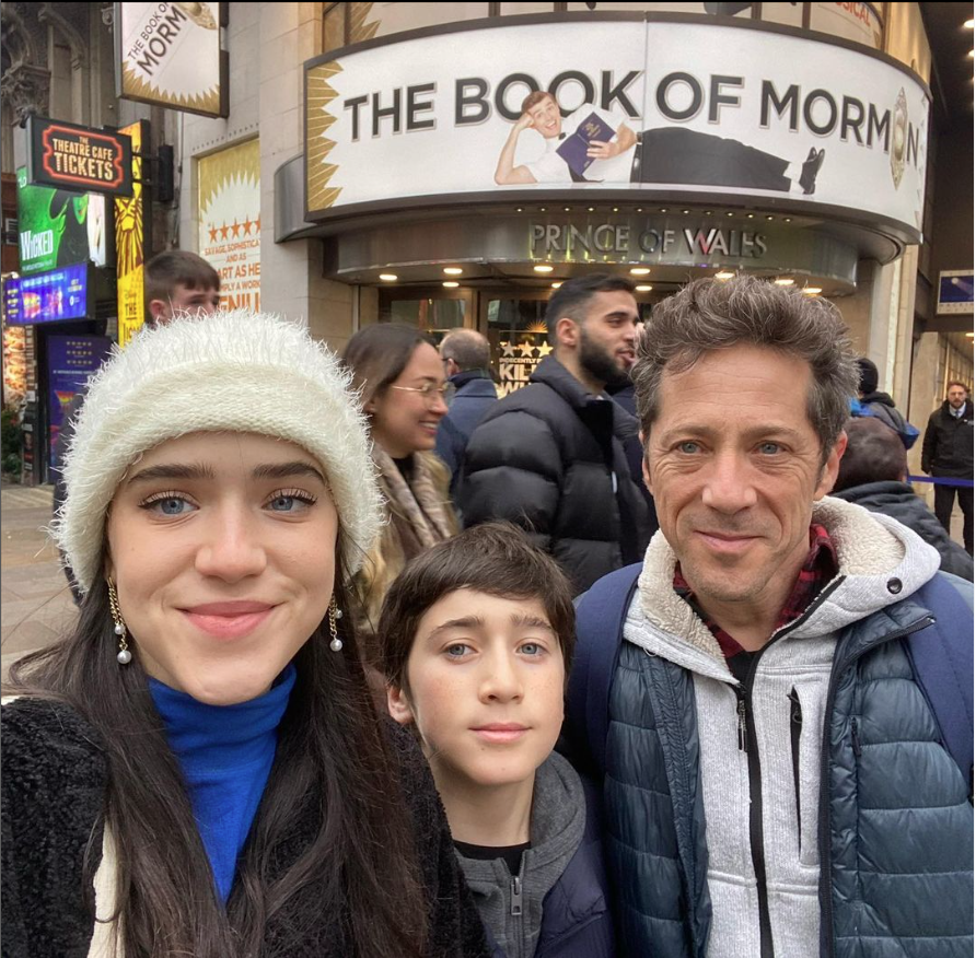 כוכבים בפני עצמם. עם הילדים שירה ואורי. | מסך מתוך עמוד האינסטגרם של אלתרמן