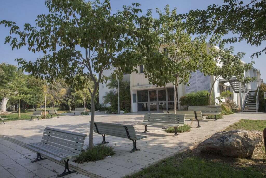 עין צורים. | יוסי אלוני