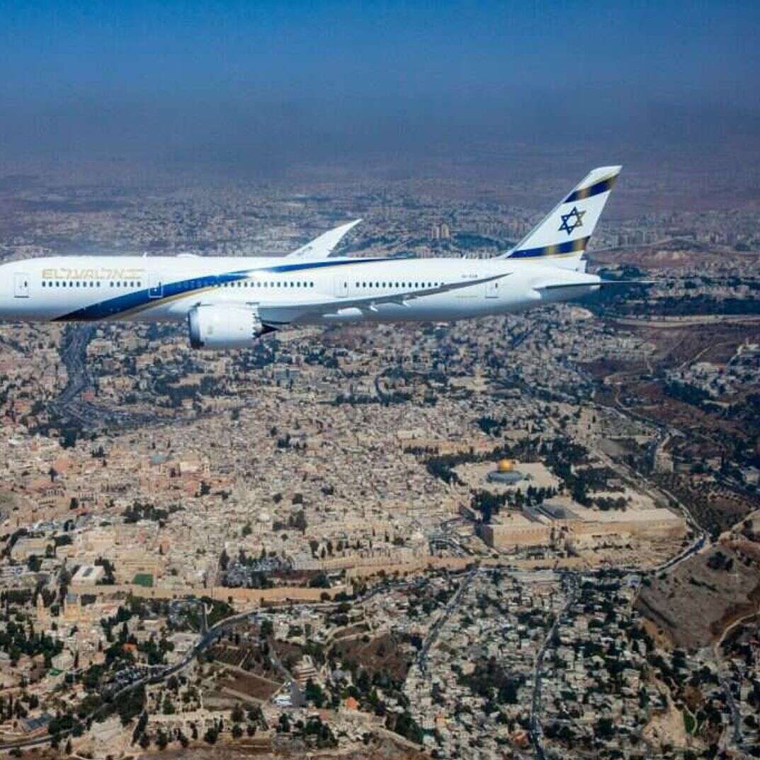 טיסת אל-על בשמי הארץ. | אלבטרוס טיסת אל-על בשמי הארץ. | אלבטרוס