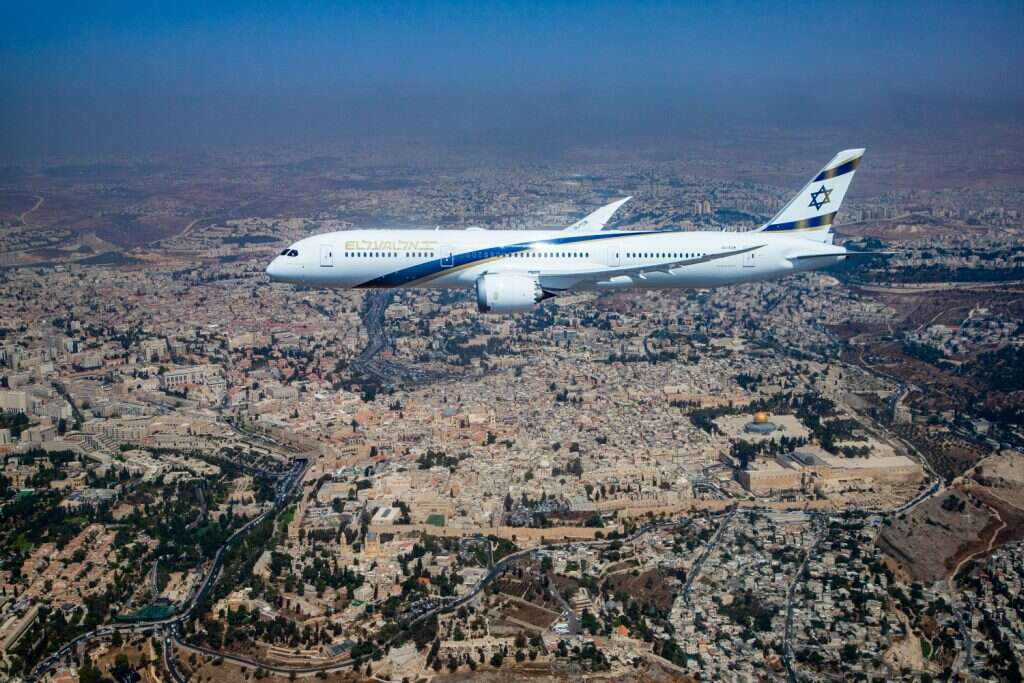 טיסת אל-על בשמי הארץ. | אלבטרוס