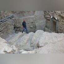 ד"ר יפתח שלו בשטח החפירה. | אמיל אלג'ם, רשות העתיקות