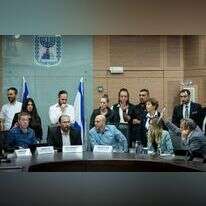 למדו לעבוד יחד. נטף בוועדת החוקה לצד שמחה רוטמן וגור בליי. | יונתן זינדל, פלאש 90